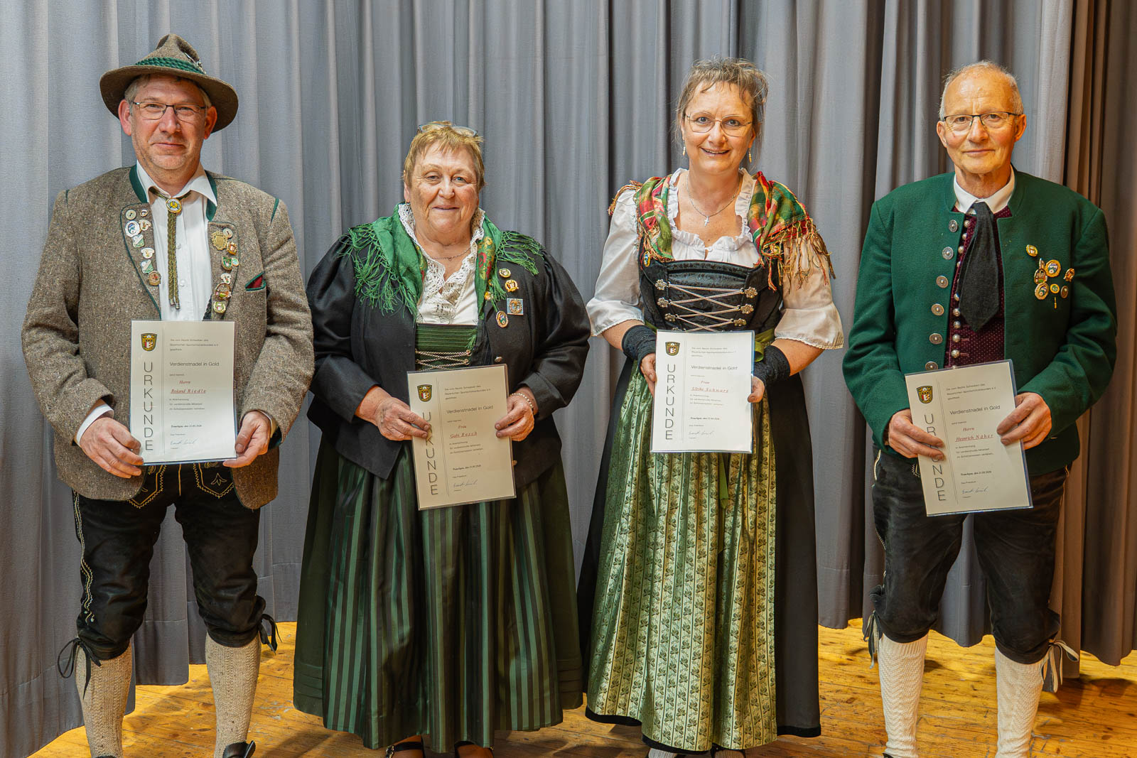 Jahreshauptversammlung_BBS-Verdienstnadel Gold Roland Riedle, Gabi Resch, Ulrike Schwarz, Heinrich Näher_Schützengau Ostallgäu